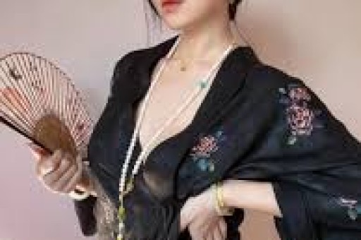 内娱清纯女星偷闯日本拍艳情片被网友当场撞破