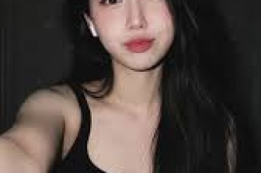 女星超大牌排场惹热议与男助理亲密举动引全网吵翻