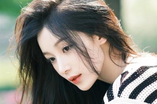 军官给女特务授课竟趁机大发女特务惨了