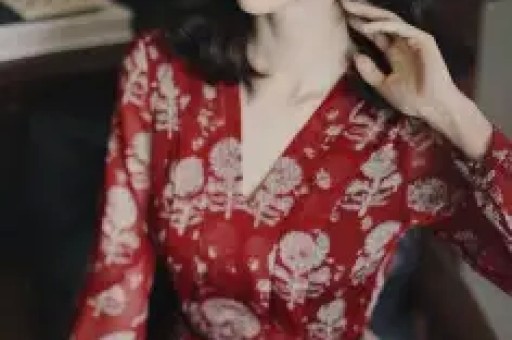 央视表态后给冯小刚走面的韩红底裤都被扒没了