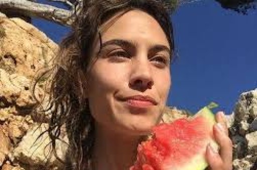 谢娜成都演唱会想看人数超35万艺人跨界为何引争议-第1张图片-